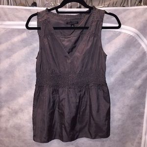 Banana Republic gray tank top.  Does not fit